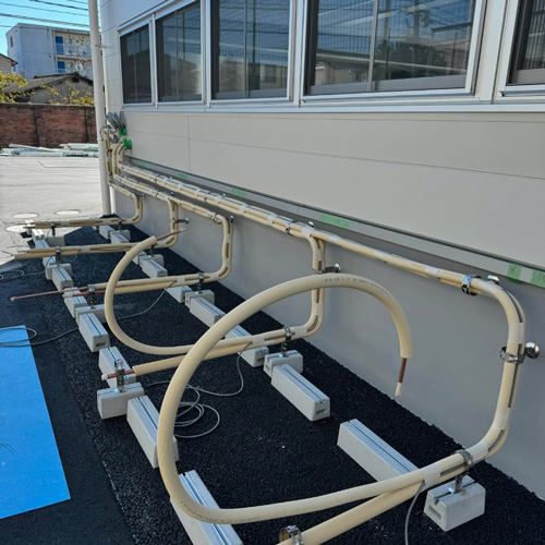 空調設備の配管作業